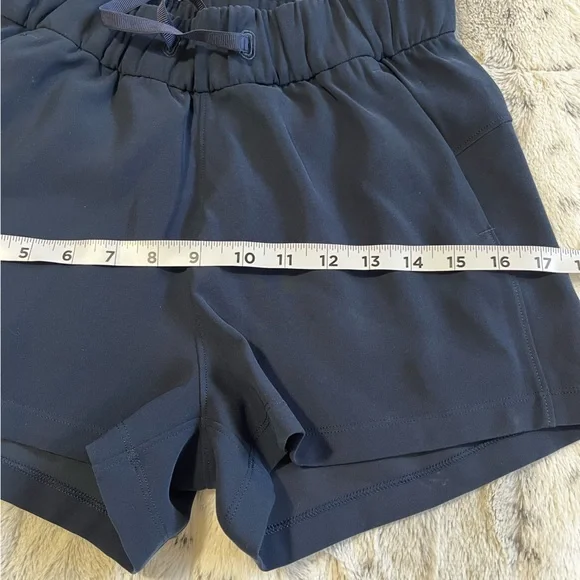Lululemon On the Fly Navy Blue Shorts Women’s Size 2 - Picture 8 of 9